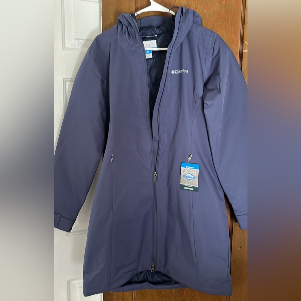 New Columbia jacket with tags. Jacket being sold is “nocturnal” (navy blue).